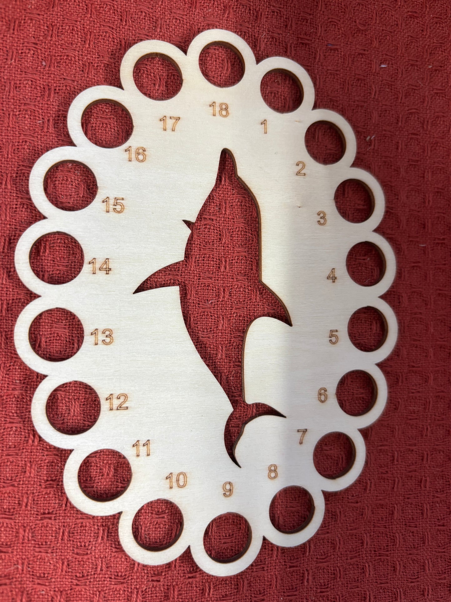 18 hole wooden thread keep & needleminder