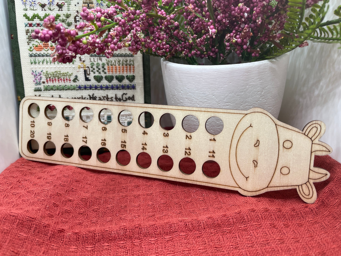 20 hole wooden thread keep