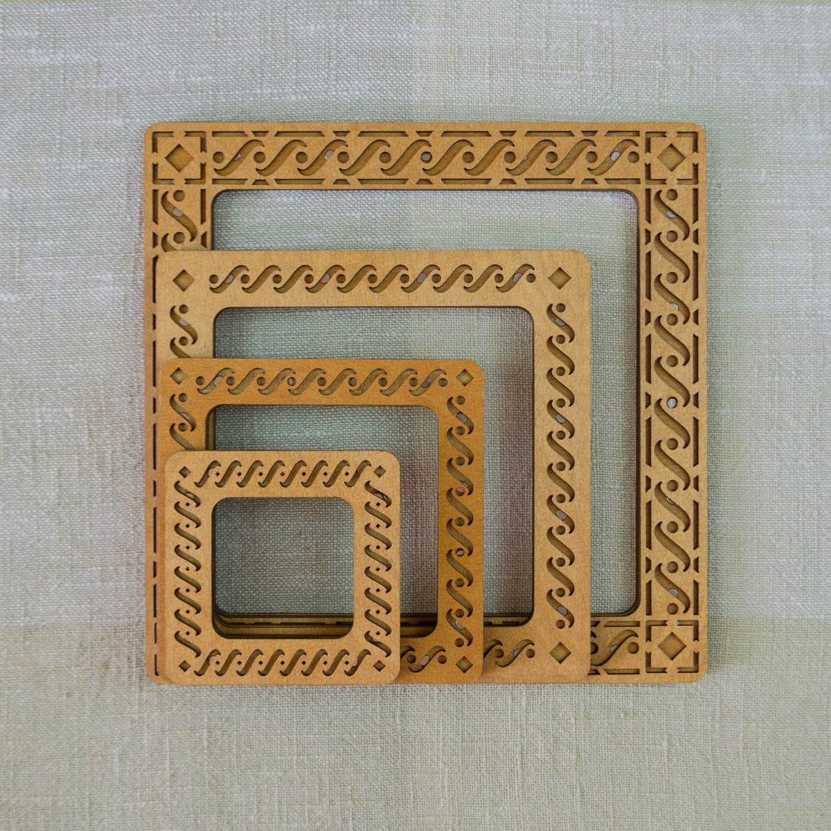 Magnetic cross stitch hoop wooden embroidery frame set