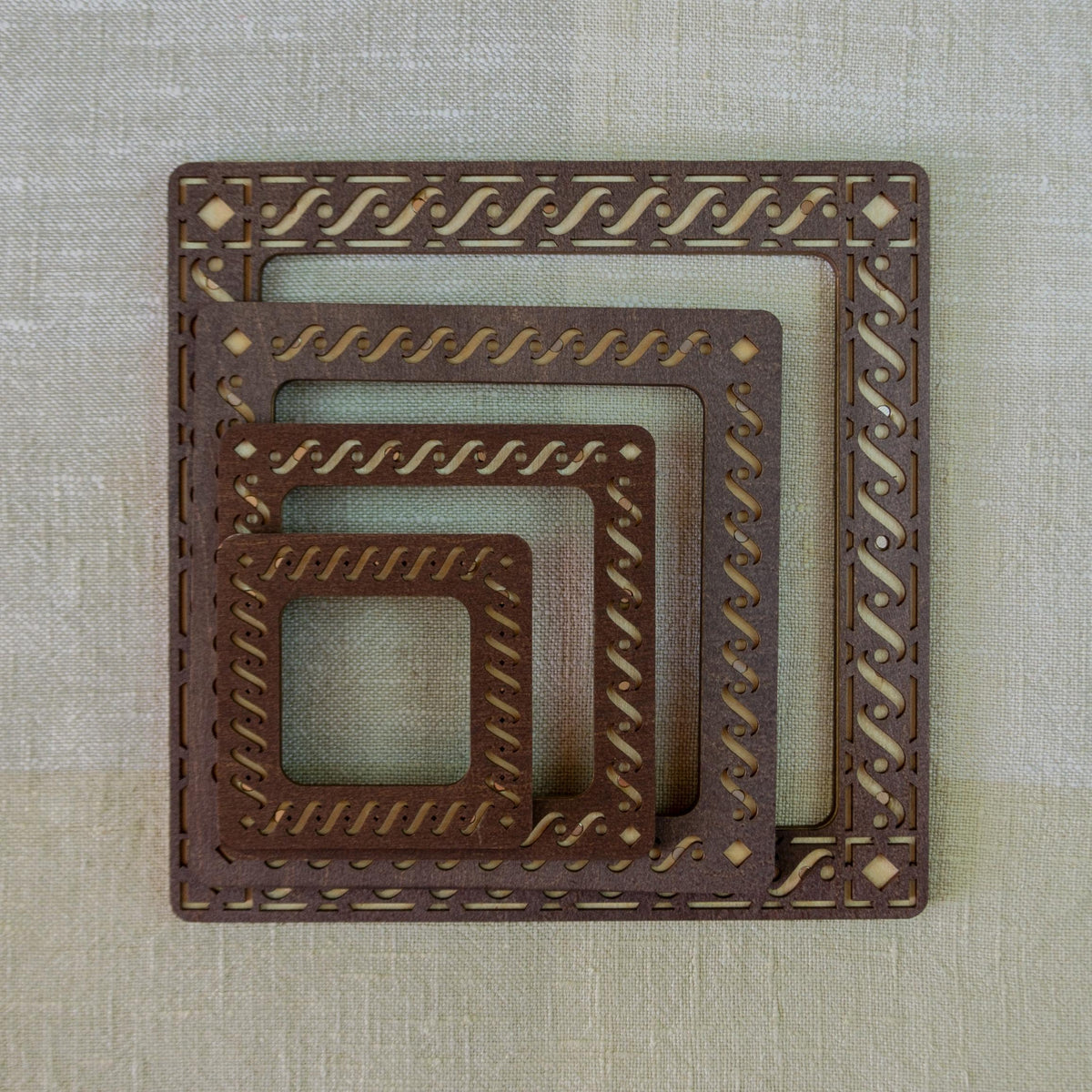 Magnetic cross stitch hoop wooden embroidery frame set